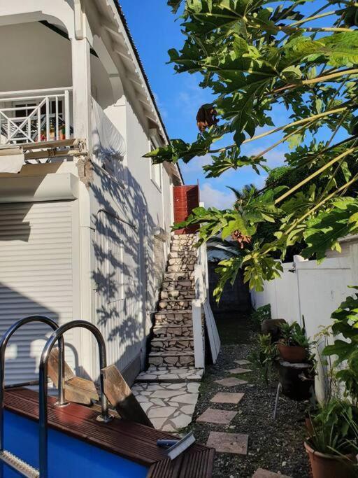 Le Sable Bleu - Evasion Tropicale A Sainte-Anne - Plage 5Min - Piscine - Parking - Logement Climatise - Vue Sur Les Palmiers - Parfait Pour Sejours En Famille Ou Entre Amis Екстериор снимка